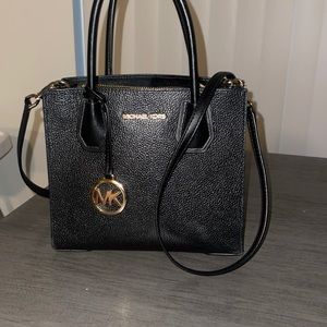 Medium sized black leather crossbody